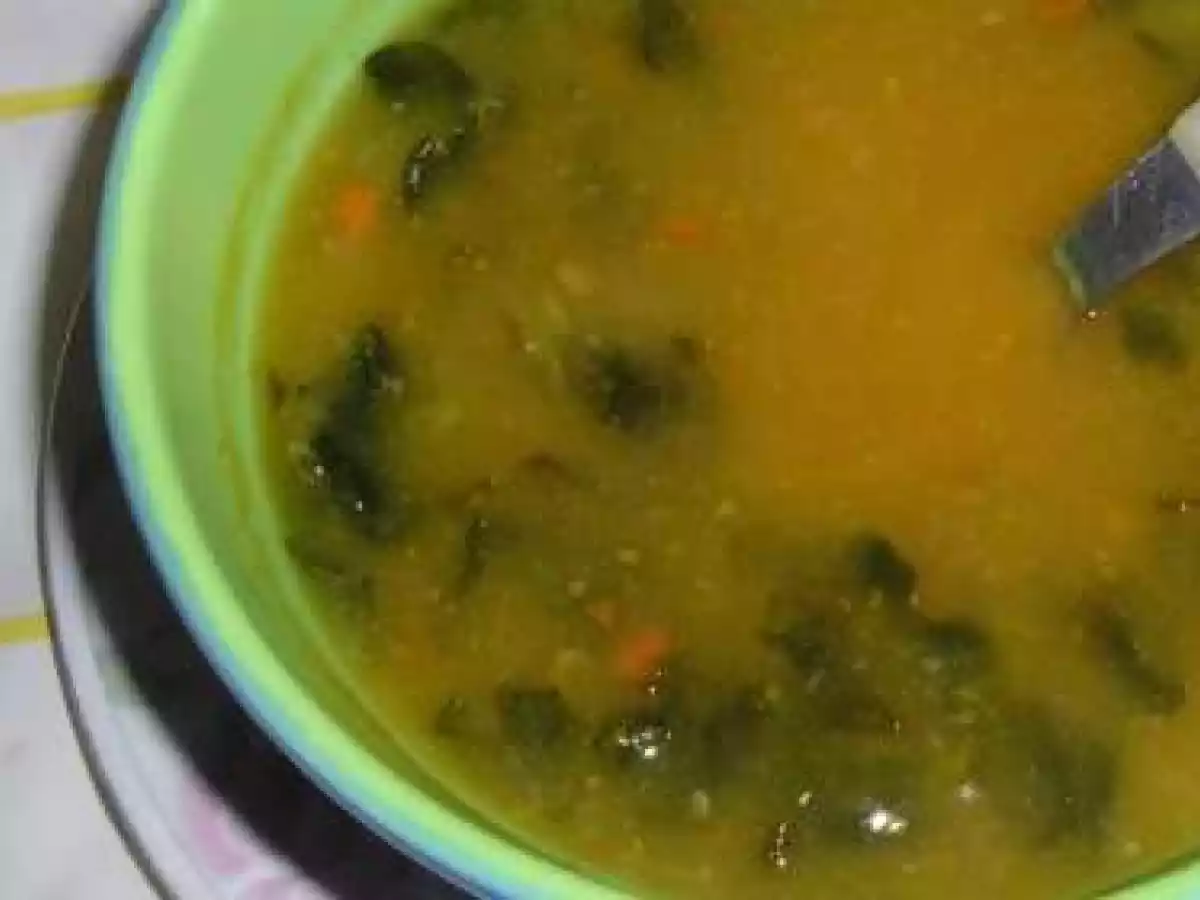Sopa de abóbora com espinafres