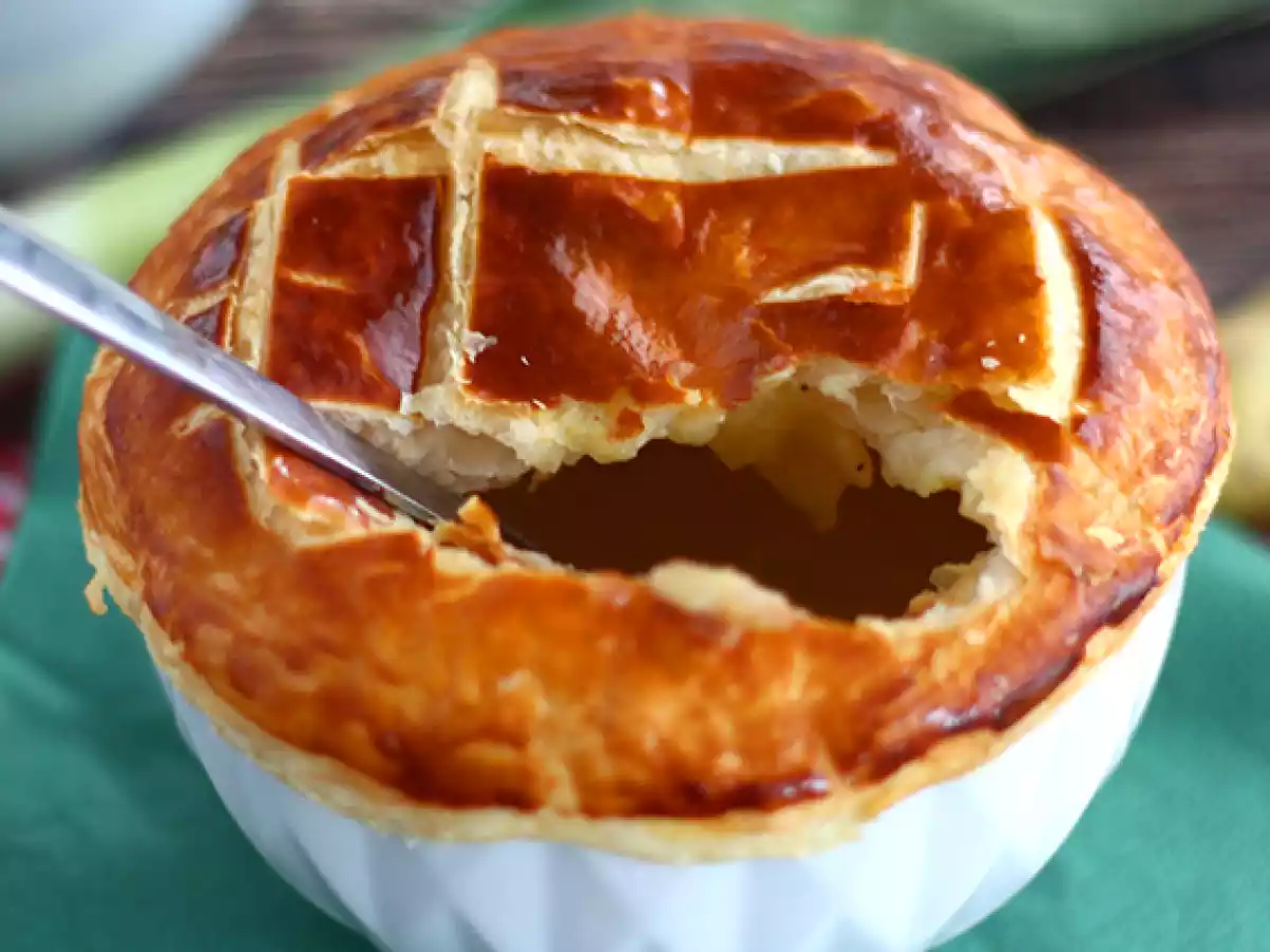Sopa de Alho-poró e batata com massa folhada - foto 4