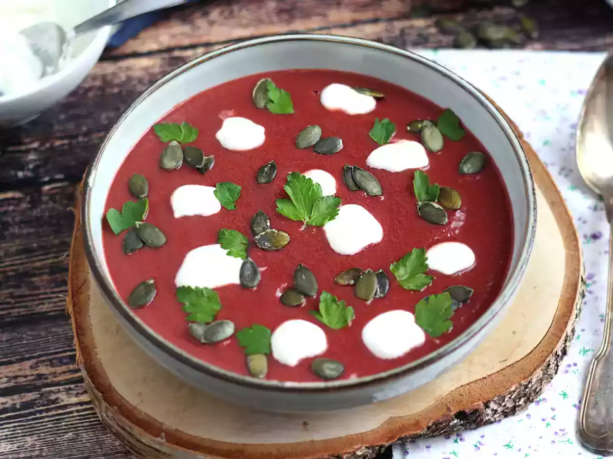 Sopa de beterraba (colorida e saudável)