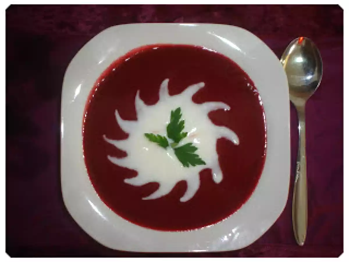 Sopa de Beterraba com Iogurte