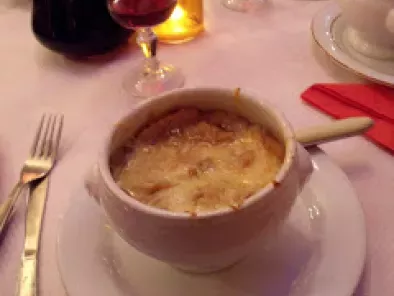 Sopa de cebola gratinada à francesa