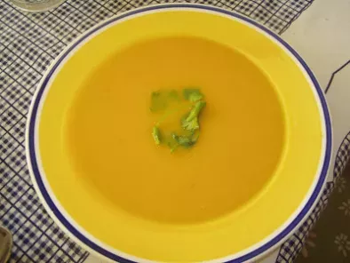 Sopa de cenoura com caril