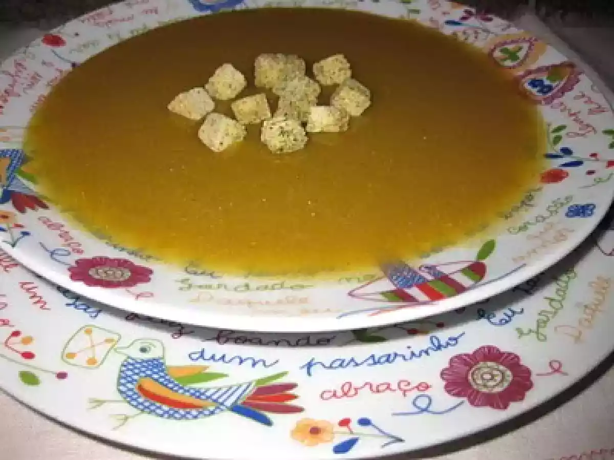 SOPA DE CENOURA E COUVE