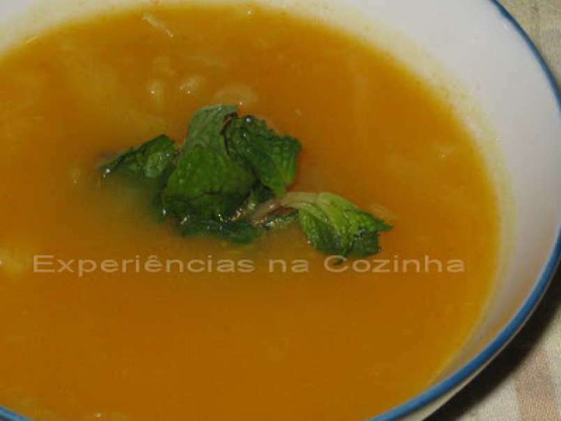 Sopa de Couve Lombarda com Açafrão-da-Índia e Hortelã, foto 1