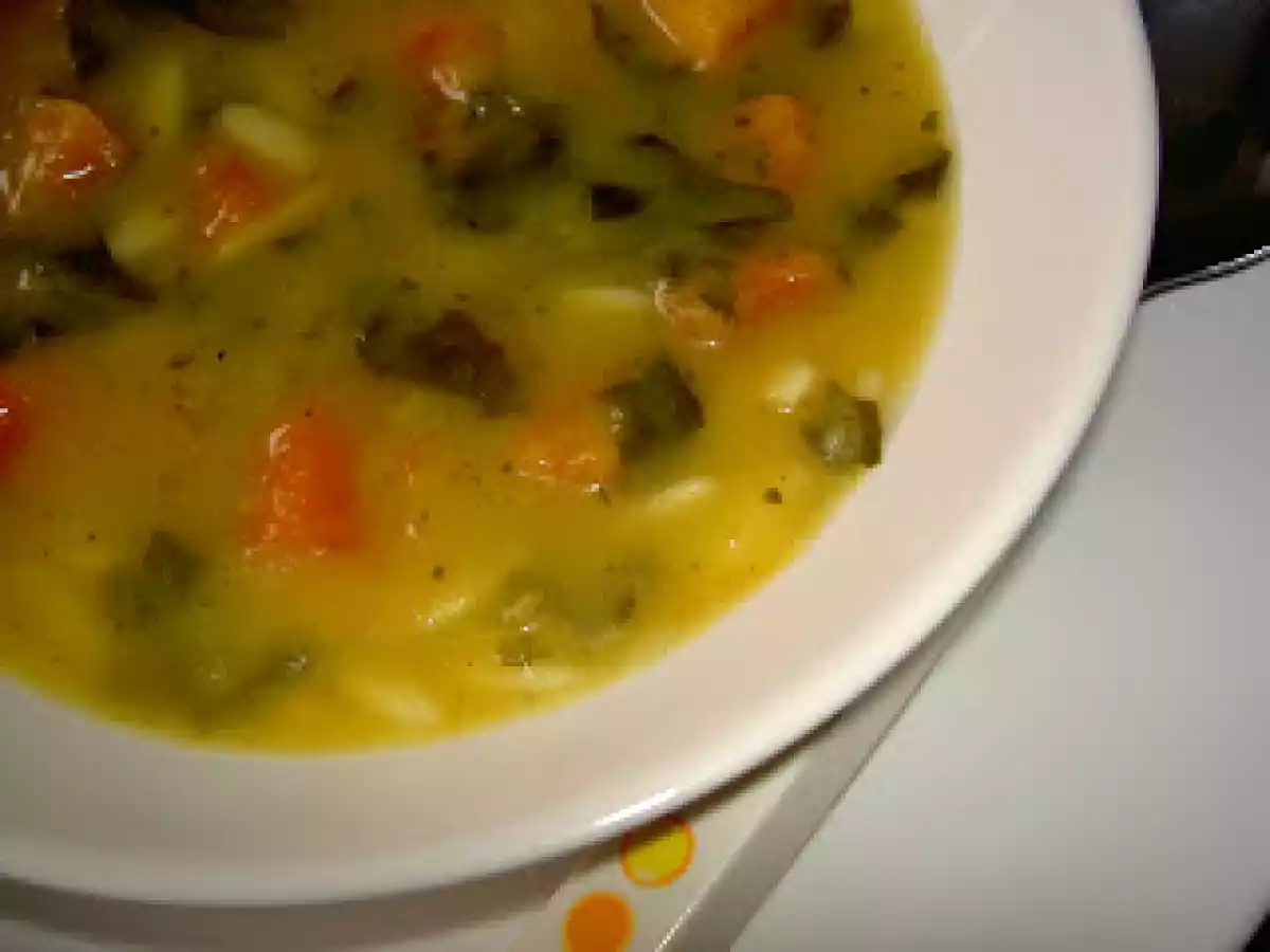 Sopa de Espinafres com Cubos de Abóbora e Massinhas