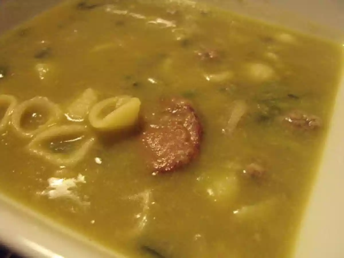 Sopa de Favas com Carne
