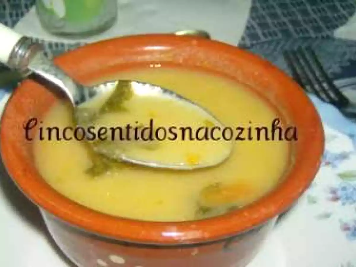 Sopa de feijão branco com alface