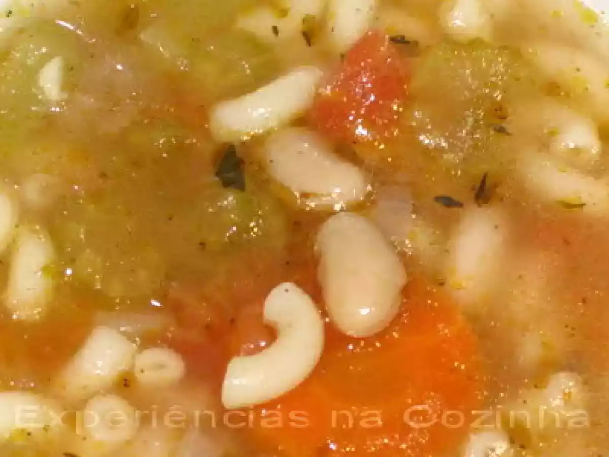 Sopa de Feijão Branco com Massa