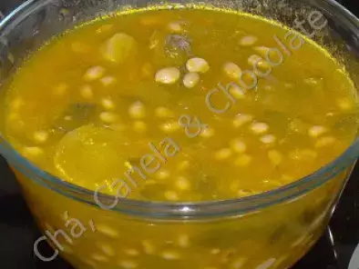 Sopa de Feijão de Soja e Alho Francês