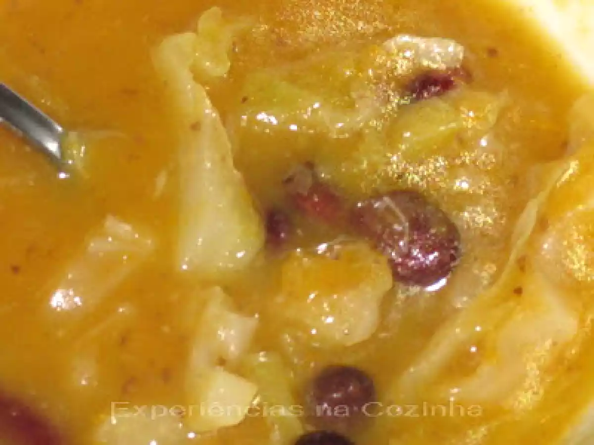Sopa de Feijão Encarnado com Couve Lombarda