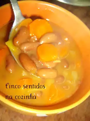 Sopa de feijão manteiga