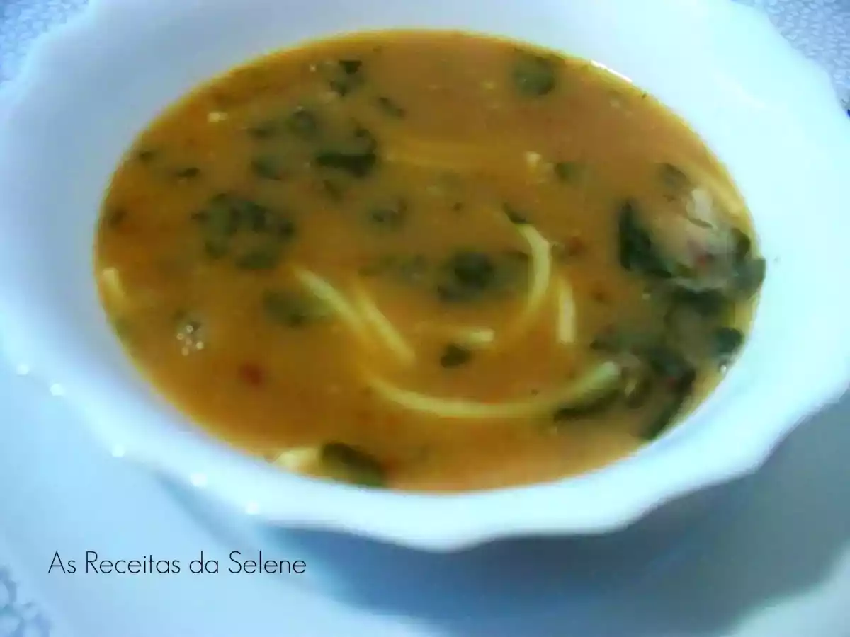 Sopa de Feijão Manteiga com Agrião
