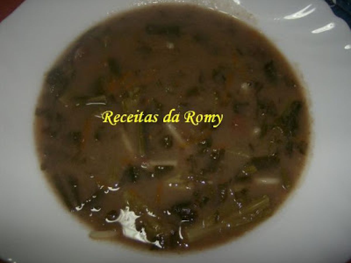 Sopa de feijão seco e nabiças