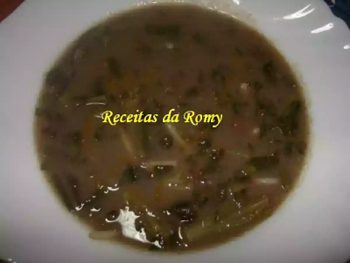 Sopa de feijão seco e nabiças