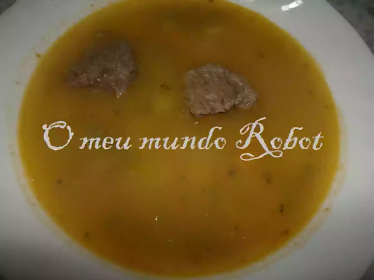 Sopa de feijão verde com carne de vaca