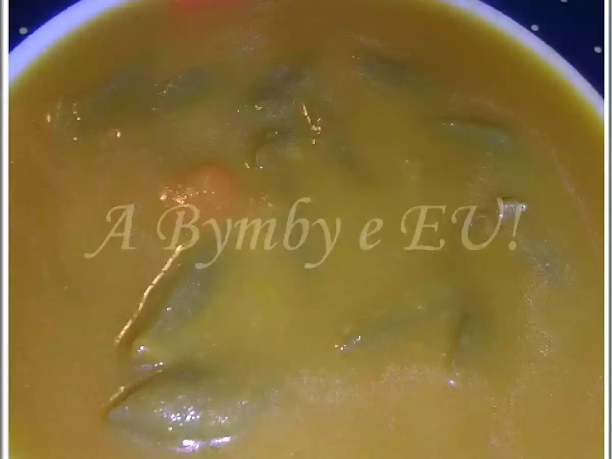 Sopa de feijão verde e cenoura