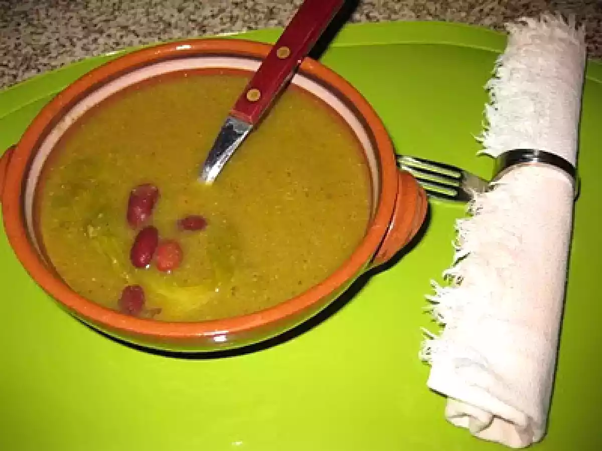 SOPA DE FEIJÃO VERMELHO E COUVE