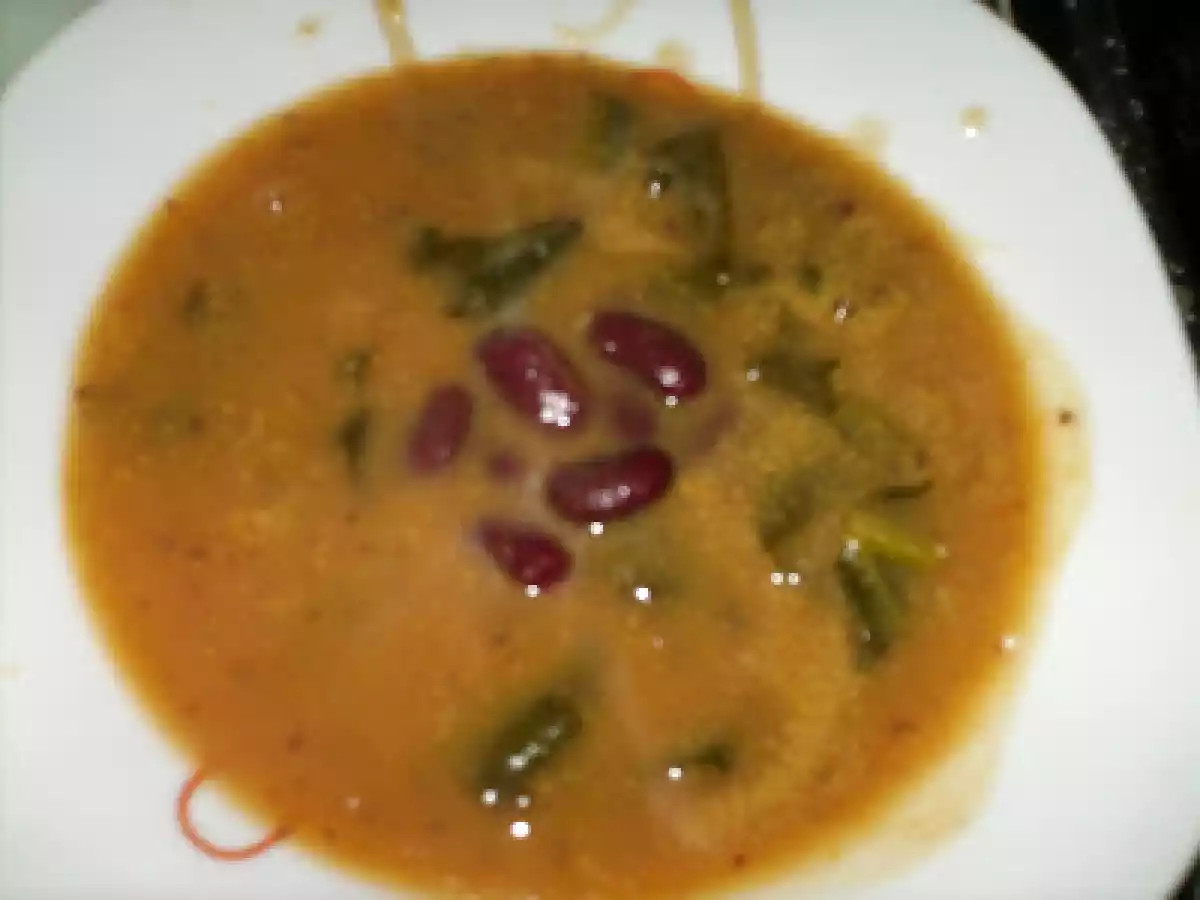 Sopa de feijão vermelho e couve portuguesa