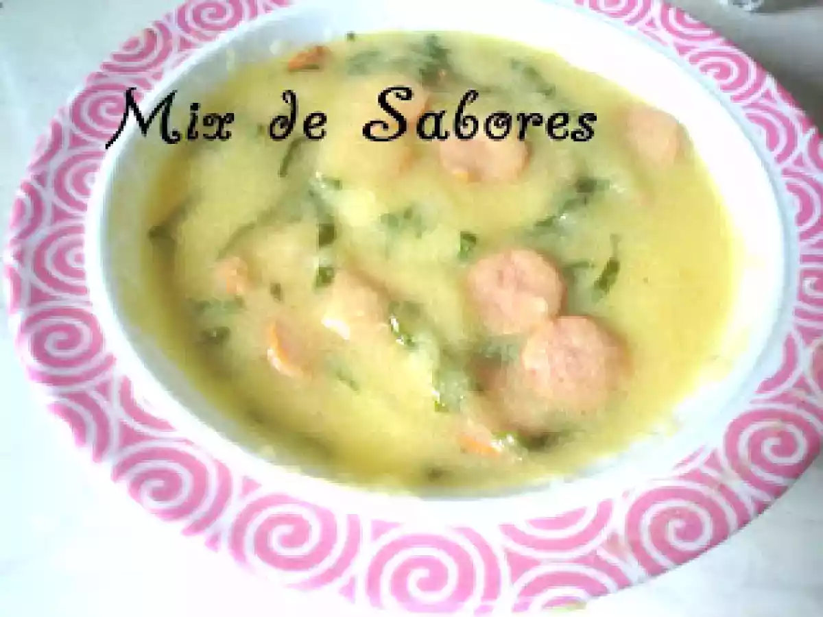Sopa de fubá com couve e salsicha