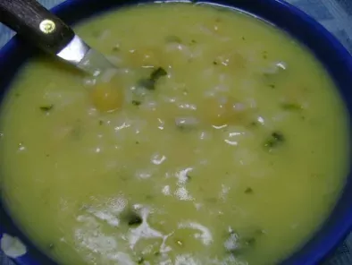 Sopa de grão com espinafres