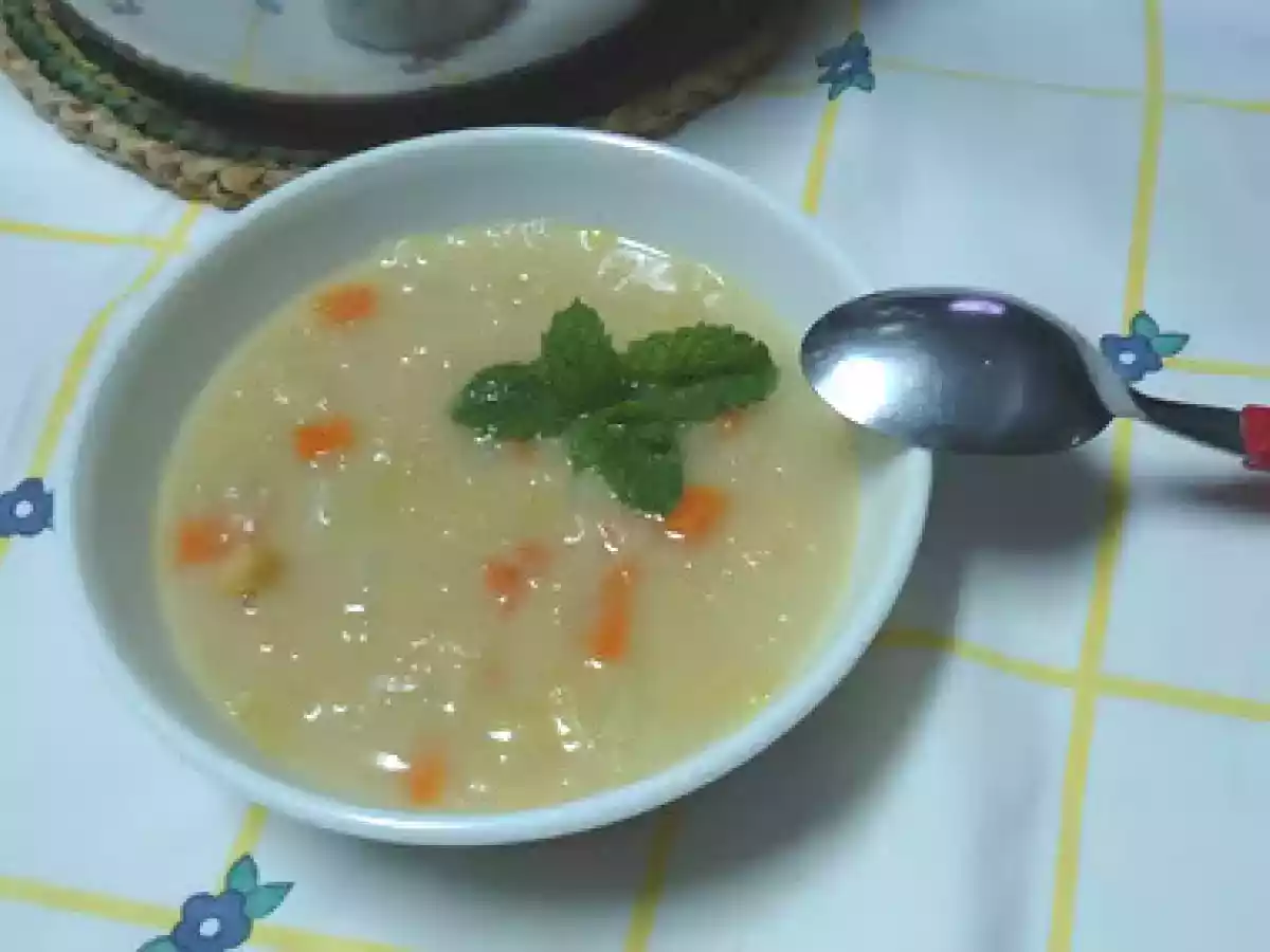 Sopa de grão com nabo e hortelã