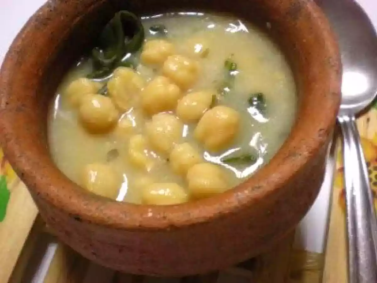 SOPA DE GRÃO- DE- BICO E ESPINAFRE