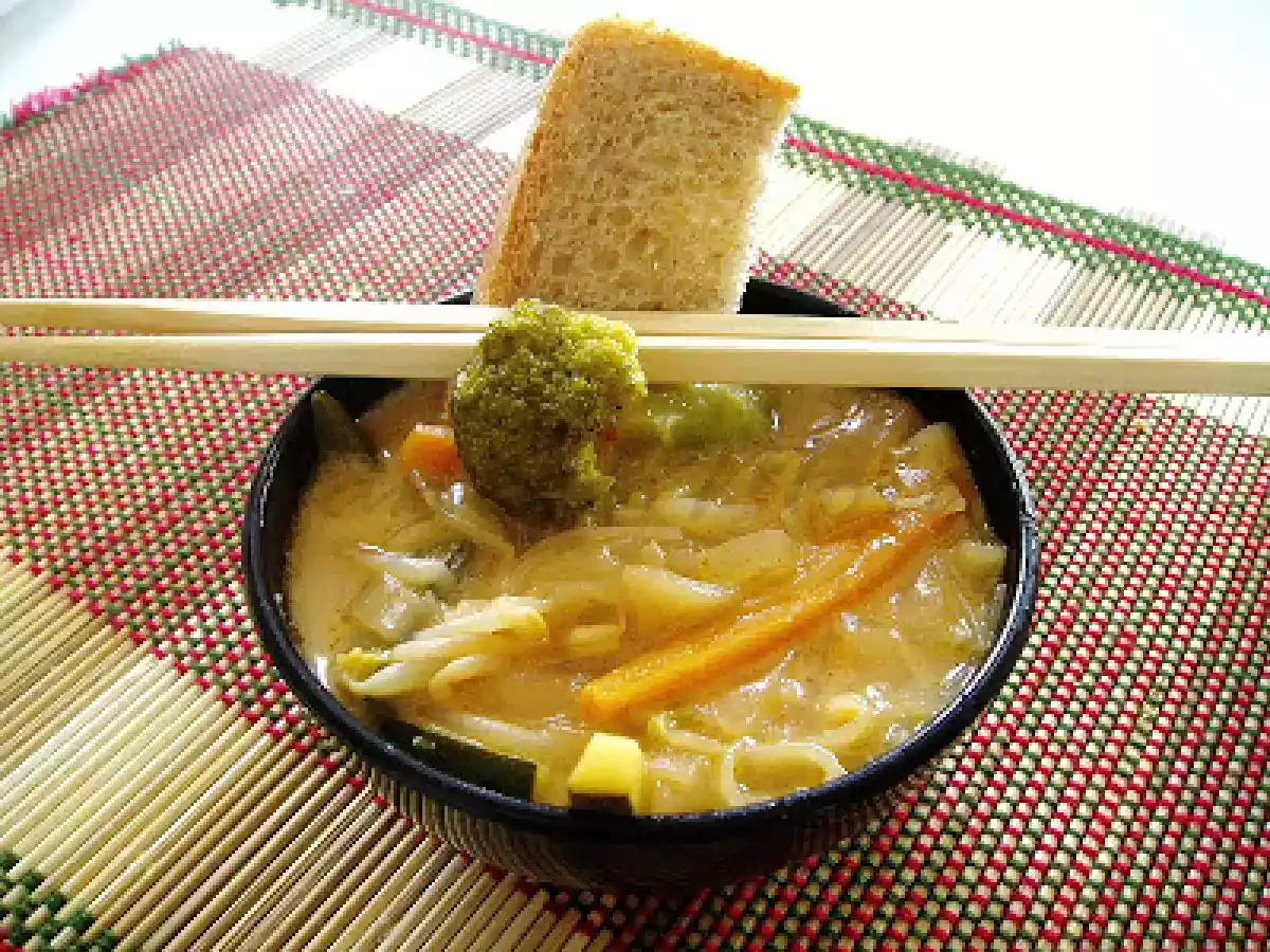 Sopa de legumes e massa de arroz
