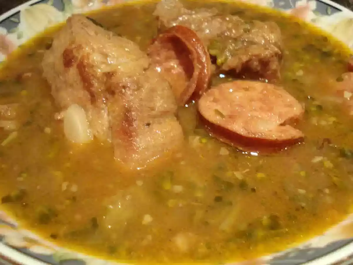 SOPA DE LENTILHA COM COSTELINHA DE PORCO
