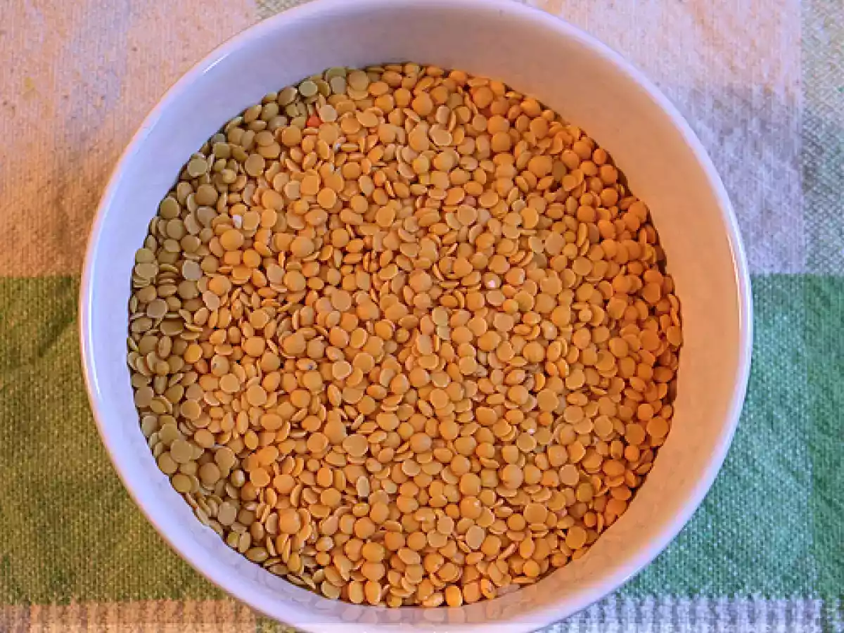 Sopa de lentilhas amarelas