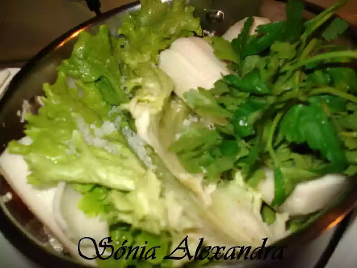 SOPA DE LOMBARDA E RAMA DE ALHO FRANÇÊS... - foto 2