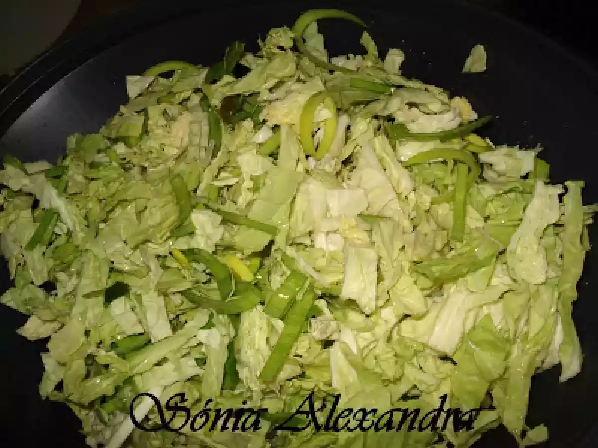 SOPA DE LOMBARDA E RAMA DE ALHO FRANÇÊS... - foto 3
