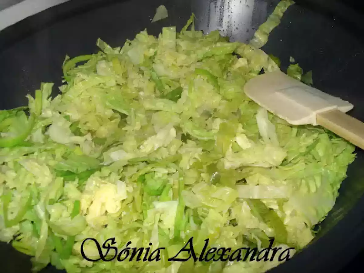 SOPA DE LOMBARDA E RAMA DE ALHO FRANÇÊS... - foto 4