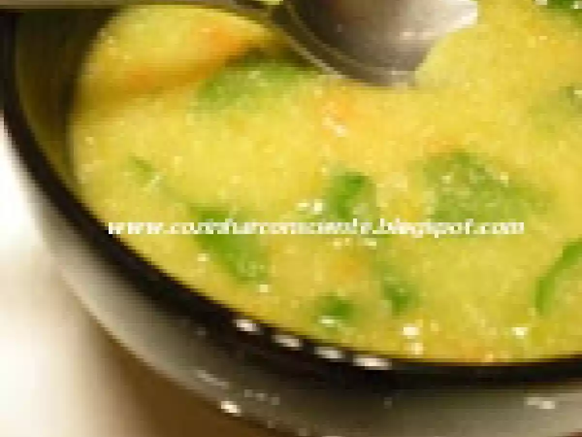 SOPA DE MANDIOQUINHA, QUINOA E COUVE