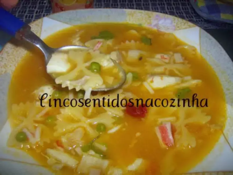 Sopa de peixe com ervilhas e delicias do mar - foto 3