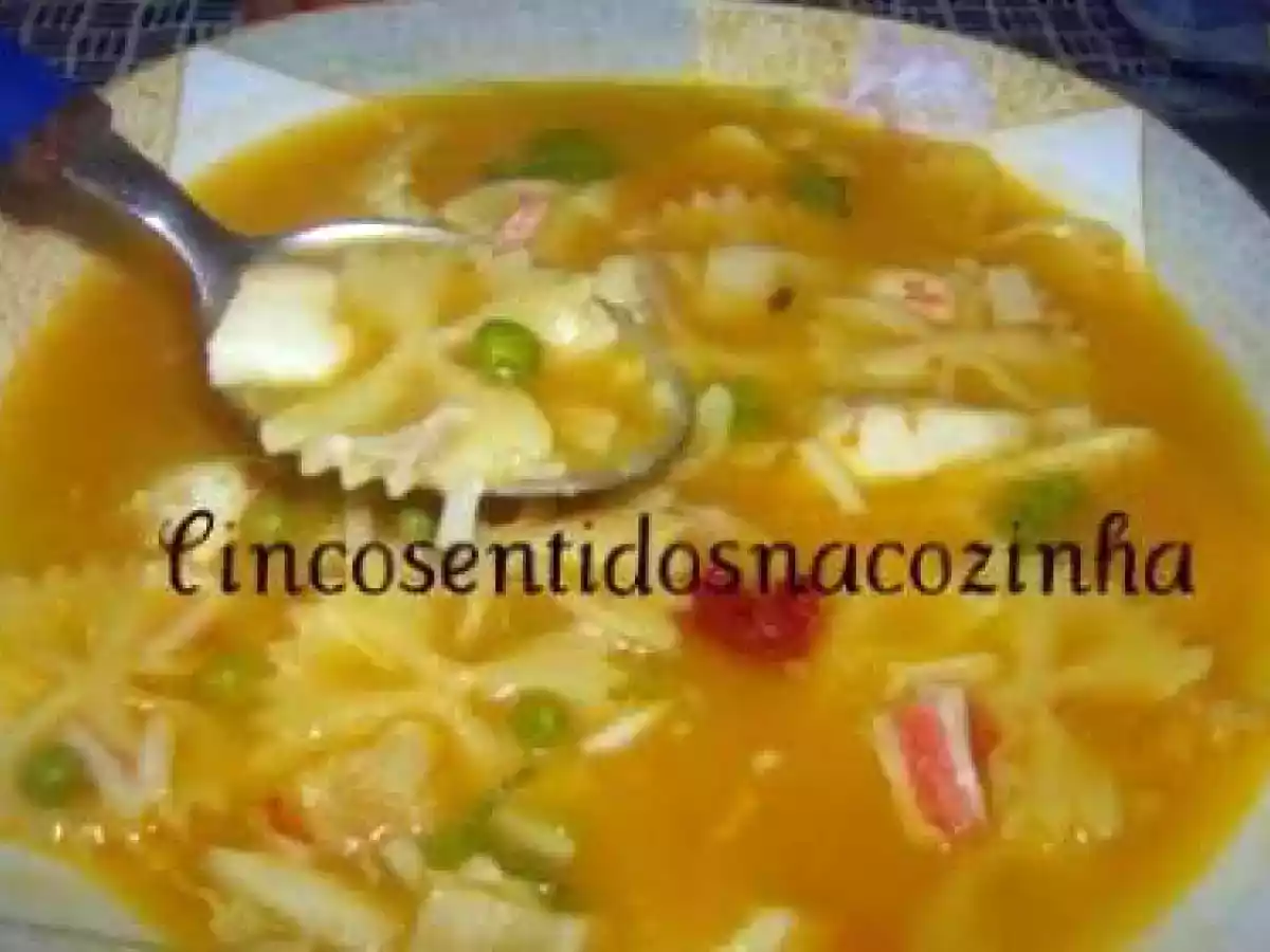 Sopa de peixe com ervilhas e delicías do mar - foto 3