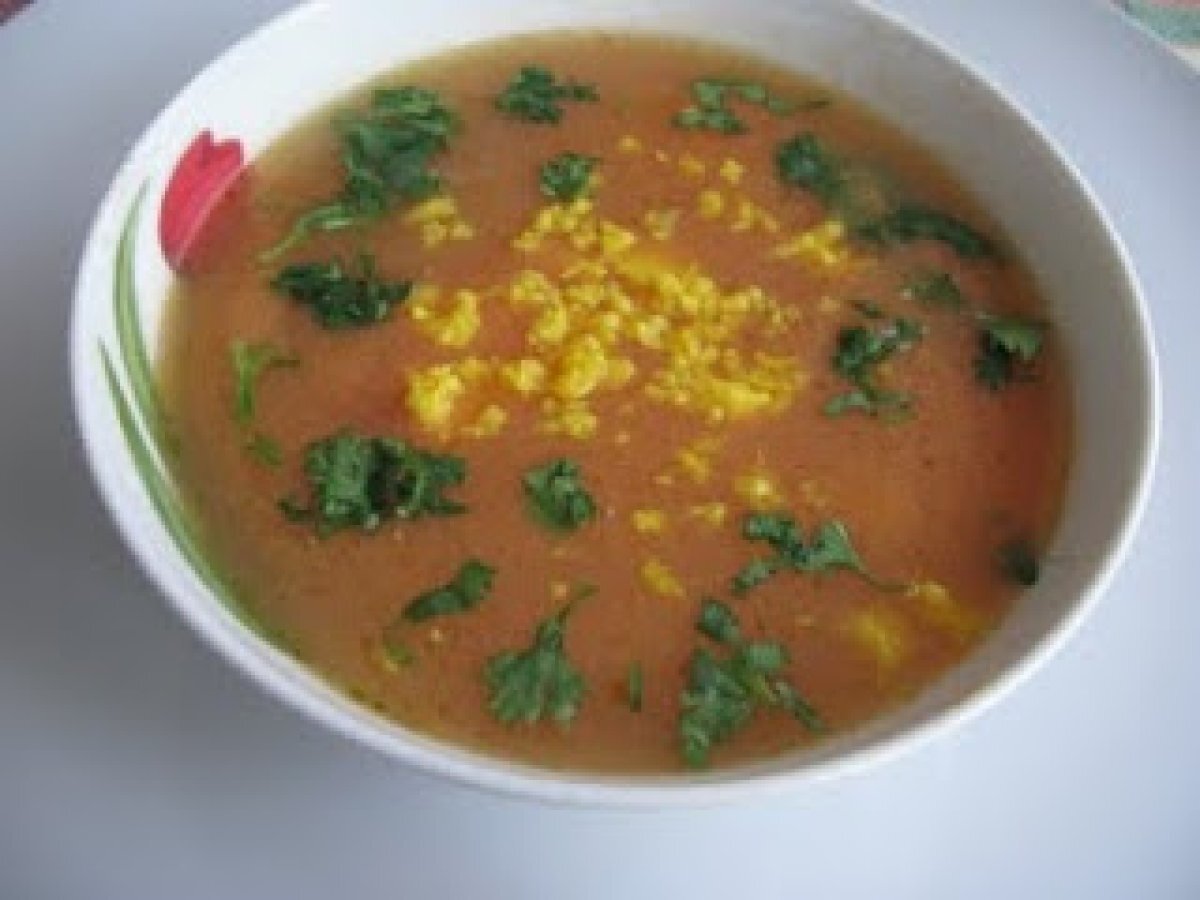 SOPA DE TOMATE COM GENGIBRE