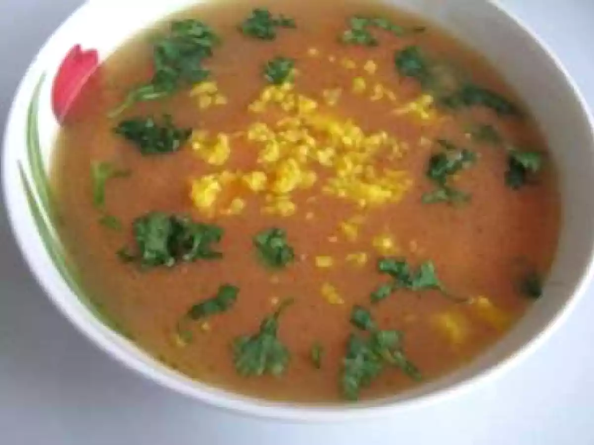 SOPA DE TOMATE COM OVO E GENGIBRE