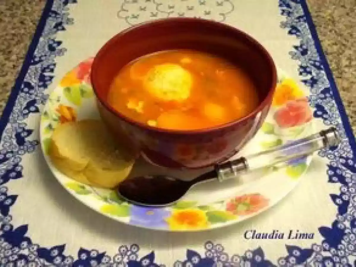 Sopa de Tomates com Ovos e Chouriço no Intercâmbio Culinário