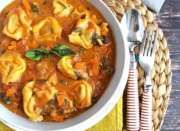 Sopa de tortellini