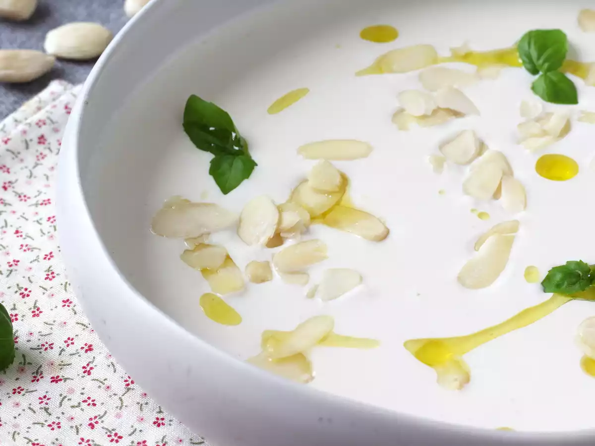 Sopa fria de amêndoas (Ajoblanco): leve, cremosa e surpreendente - foto 3