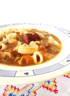 Sopa rústica de lentilhas