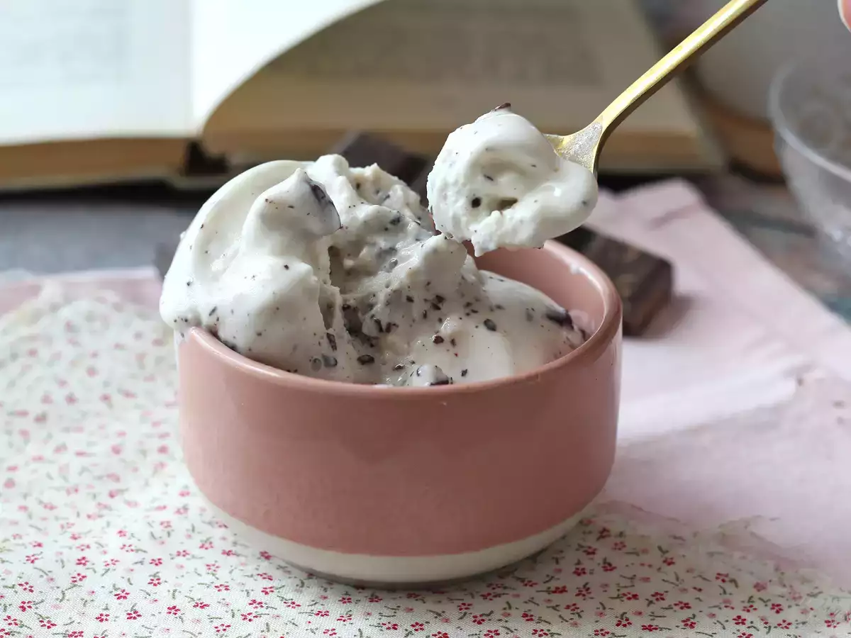 Sorvete de iogurte estilo stracciatella com o Ninja Creami