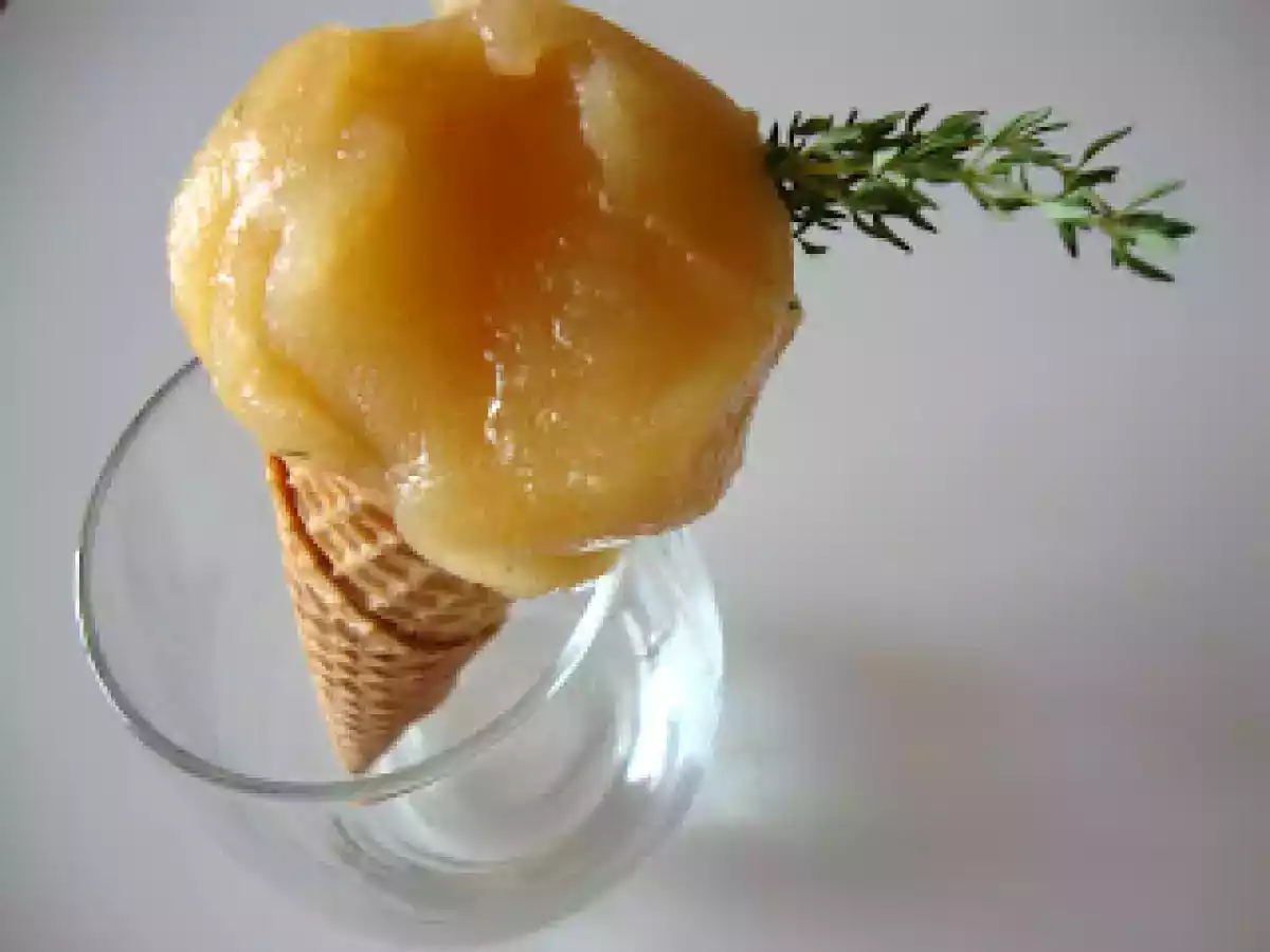 Sorvete de Pêssego com Tomilho