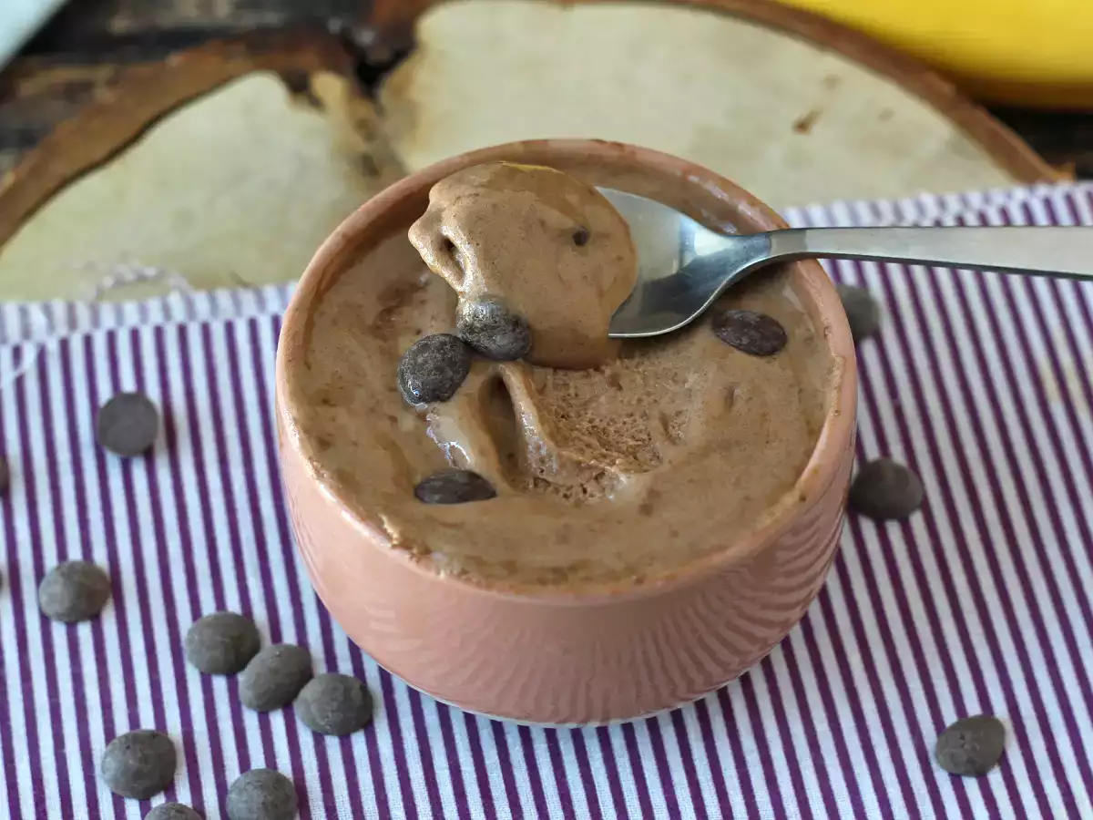 Sorvete de Whey com chocolate superproteico: cremoso e pronto em 5 minutos! - foto 3