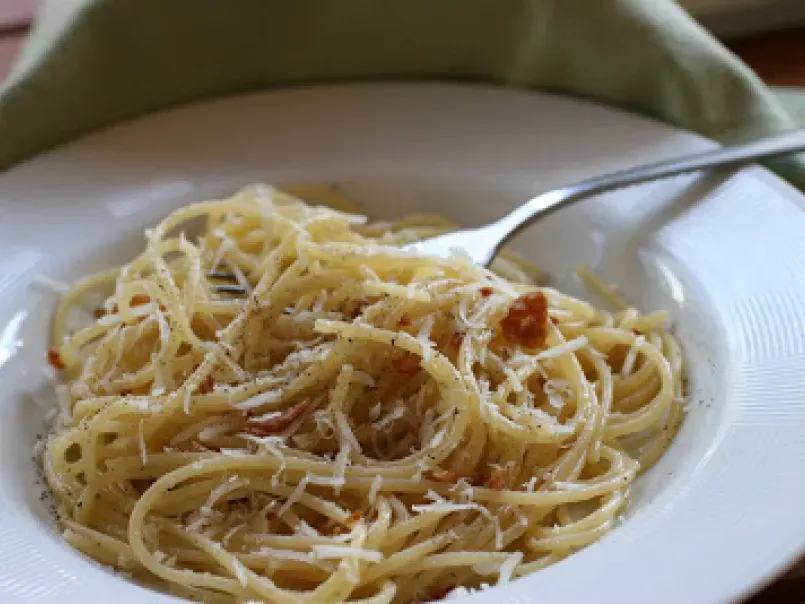 Spaghetti ao Aglio i Olio - Espaguete ao Alho e Óleo, foto 1