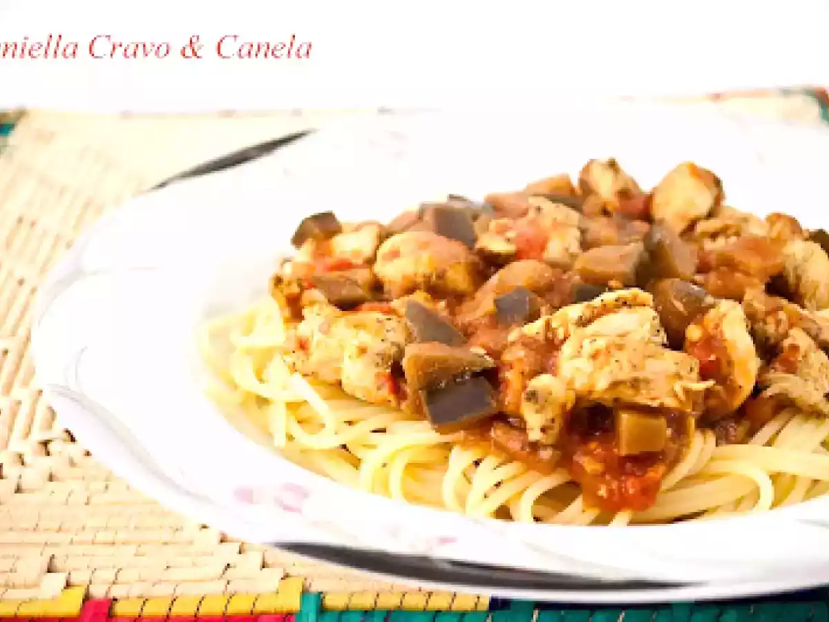 Spaghetti ao Molho de Frango e Berinjela