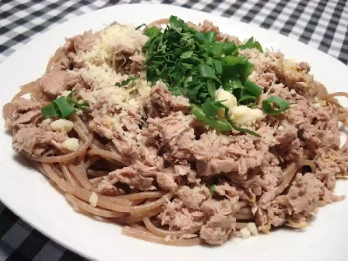 Spaghetti com atum e limão