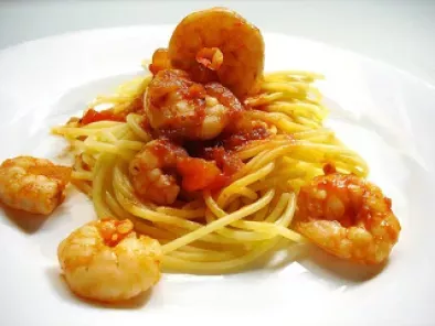 Spaghetti Mediterrâneo com Camarões
