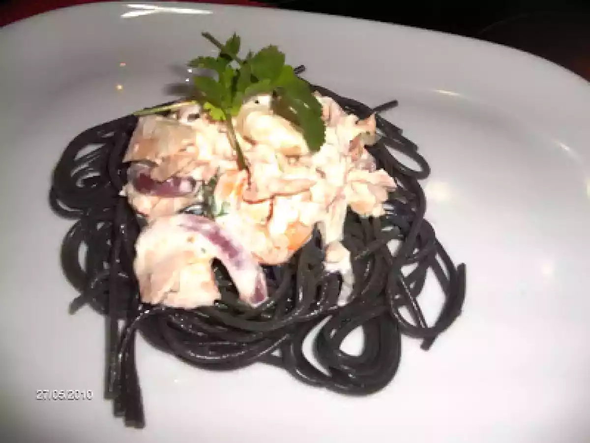 Spaghetti negro com Molho Cremoso de Salmão e Coentros - foto 2