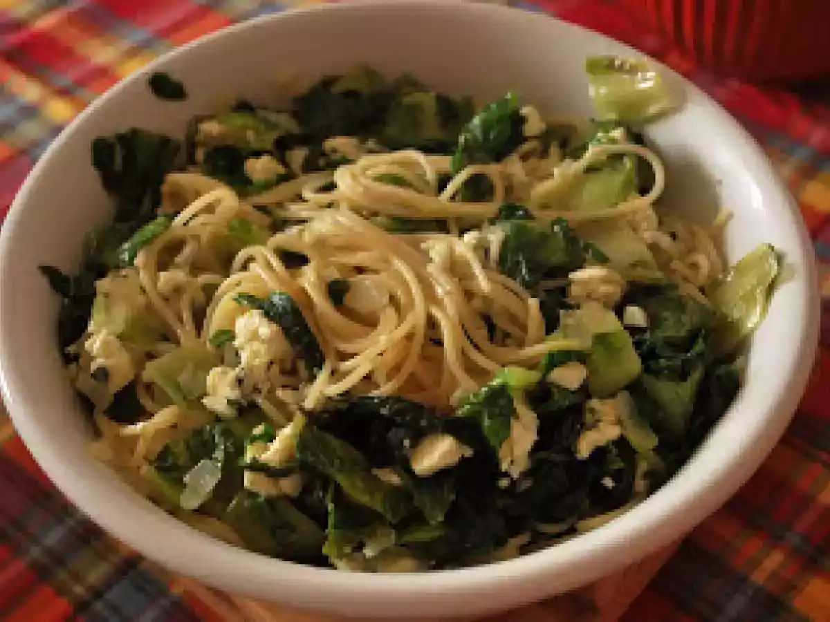 Spaguetti integral com escarola e gorgonzola